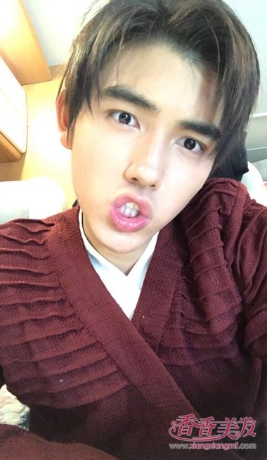 �·���΢����ɹƫ�ֶ̾����� Ӣ�����������ഺ����