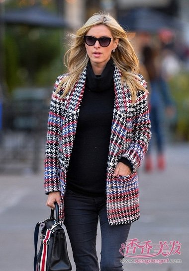 �����Ů�ݻ�ϣ����Ʈ������ ��ͷ��ʮ���Դ���������չ