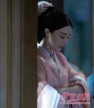 ��������Ӯ�����ļ�д�� ���Ϲ�װ������ǧ��������Ů