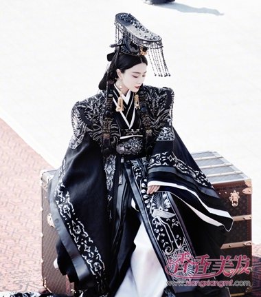 ��������Ӯ�����ļ�д�� ���Ϲ�װ������ǧ��������Ů