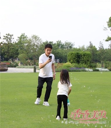 ������Ů����ܰ��ɢ���乫��  ��ɷ������ˣСŮ���ᷢ