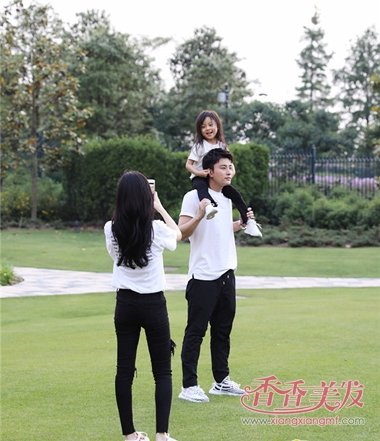 ������Ů����ܰ��ɢ���乫��  ��ɷ������ˣСŮ���ᷢ