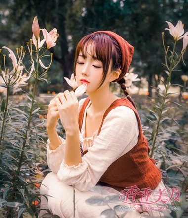 Ů�г����෢����ͼƬ ��α������ɫ�ķ�����׼����Ů�����еı෢