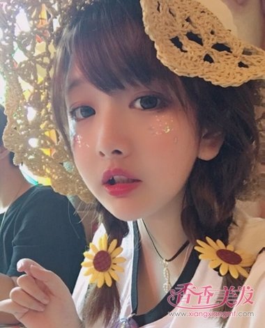 Ů�г����෢����ͼƬ ��α������ɫ�ķ�����׼����Ů�����еı෢