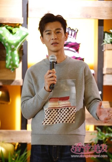 舞蹈演员乔振宇蓬松发超显帅 举办生日会现场酷短发打造