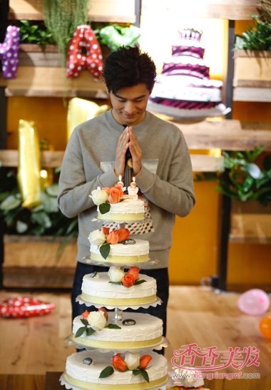 �赸��Ա���������ɷ�����˧ �ٰ����ջ��ֳ���̷�����