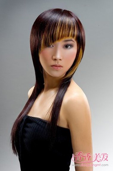 �Գ�ɳ��ʱ�з���ͼƬ 2019Ůʿɳ��������Ϊ���ʵ�Ůʿ�ᷢ