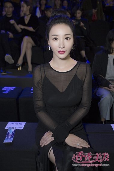 ���֮�������̻���ͷ���� ��ϯĳʱװ���Ը�Ů����