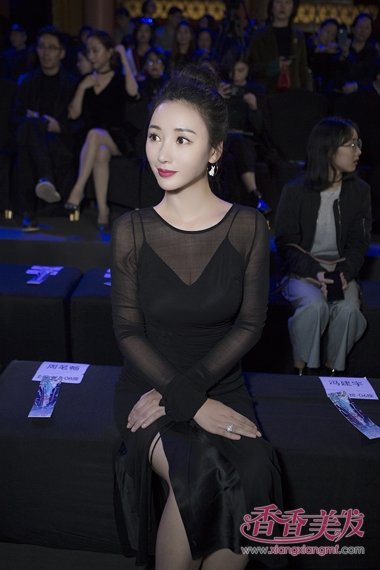 ���֮�������̻���ͷ���� ��ϯĳʱװ���Ը�Ů����