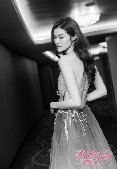 ���ɹó������ɴȹ���� ʾ�й���ģ���޶��˷����㳡