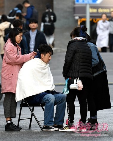 ���ĺ��¿����Ϻ���ͷ����Ϸ ������̾�����˧��ʮ��