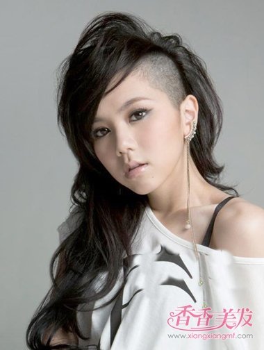 ͷ����һ����ķ��� Ů�����������ÿ��ķ���