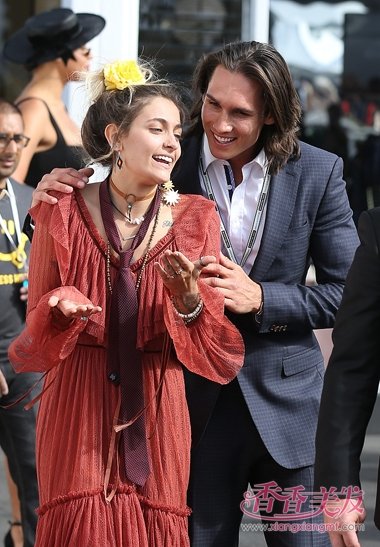 ����˹�ܿ�ѷ������ͷ���� �Ƕ�������ʱ�з���չʾ