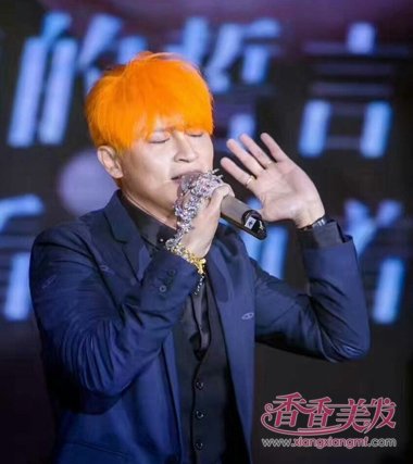 ������ɫ�ʴ�ͷ����ʼ ��־������ɫ�㿴������