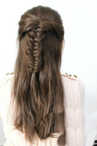 女生梳头发技巧 时尚的半扎发造型设计