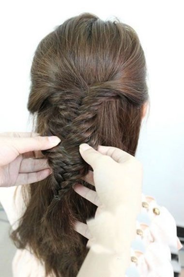 女生梳头发技巧 时尚的半扎发造型设计