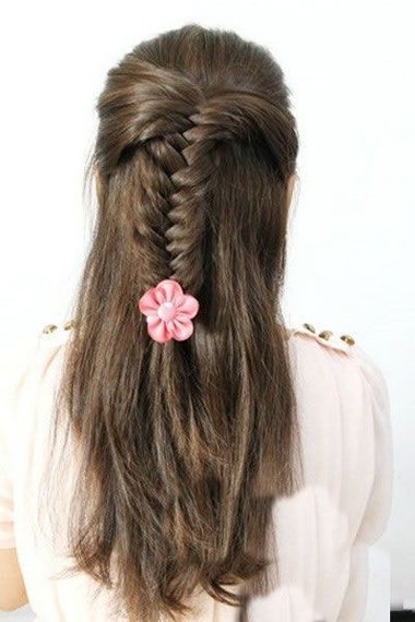 女生梳头发技巧 时尚的半扎发造型设计