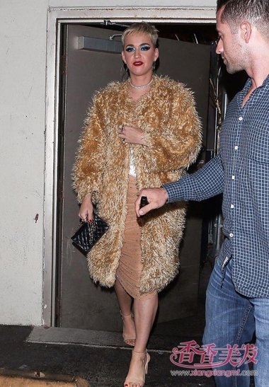 ������ˮ���������ɫ�ų� ����Ũױ�������ﳬ�̷�