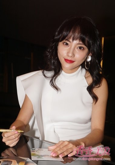 ��ů�����ż��߿����������� ϷƬ���е�Ů�Ƿ��ʹ���