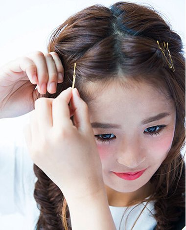 怎样编两边的蜈蚣辫 蜈蚣辫怎么收尾好看