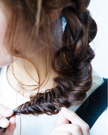 怎样编两边的蜈蚣辫 蜈蚣辫怎么收尾好看