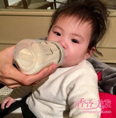 �¹�ϣŮ��Alaia�̷��Դ��ȿɰ� Ӥ���Ĺ��ɾ������ͳ���