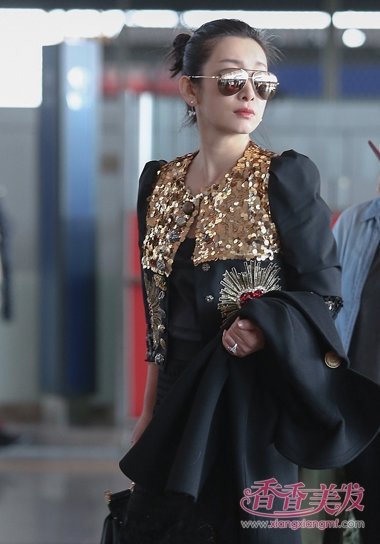 ʱ�������غ����ͷ������˿ȹ ��ʾŮǿ�˷緶�ᷢ���