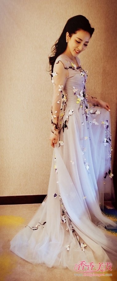 ������˼˼����д����Ƭ ����ͷ��������Ů�·�����