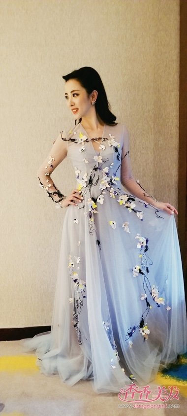 ������˼˼����д����Ƭ ����ͷ��������Ů�·�����