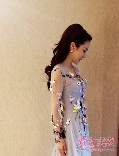 ������˼˼����д����Ƭ ����ͷ��������Ů�·�����