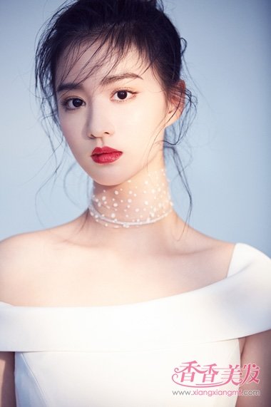 ����Ȼ��������ͷ������Ԧ���� �񾲸��ŵ�Ů���ᷢ����