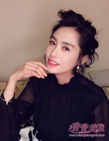 ���������ɷ�ʾ��Ψ���� Ů������̳����̷����