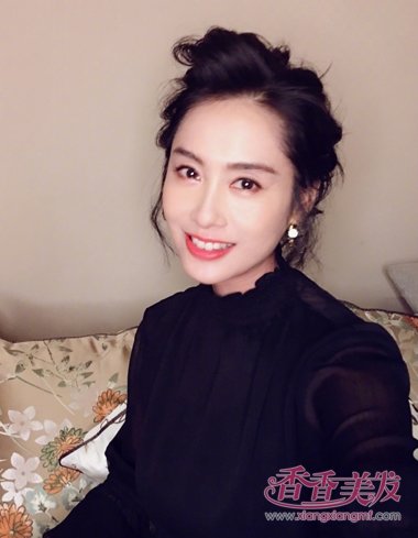 ���������ɷ�ʾ��Ψ���� Ů������̳����̷����