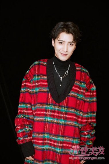 ������Ӧ������̷�˧�� �����ë�ºͷ���ȫƥ��