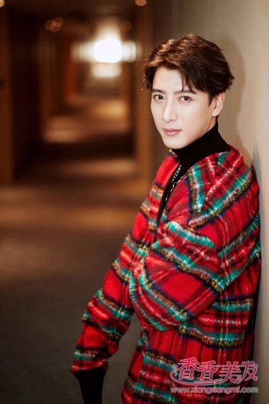 ������Ӧ������̷�˧�� �����ë�ºͷ���ȫƥ��