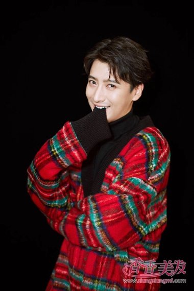 ������Ӧ������̷�˧�� �����ë�ºͷ���ȫƥ��