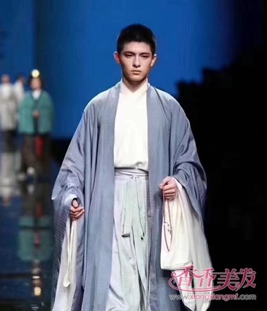 ����ʱװ�ܾ��ֺ����� t̨�뺺���ں�ʱ�п��ü�