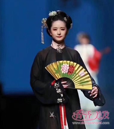 ����ʱװ�ܾ��ֺ����� t̨�뺺���ں�ʱ�п��ü�