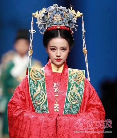 ����ʱװ�ܾ��ֺ����� t̨�뺺���ں�ʱ�п��ü�