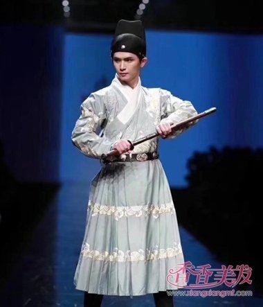 ����ʱװ�ܾ��ֺ����� t̨�뺺���ں�ʱ�п��ü�