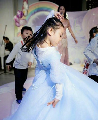 ������ܰ�������Ů ��������һ��ͯ������