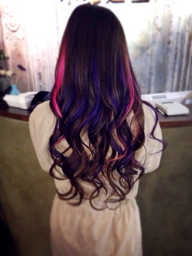 ����ƯȾʱ�з����� ��ת�񼾳�Ů�ᷢչʾ