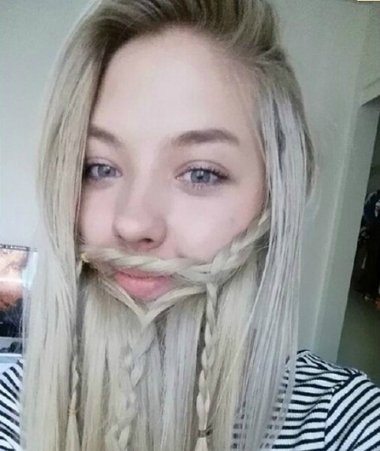 ����Ů������ӳ�ʥ������ ��ֺ��ӱ෢��ͼ������