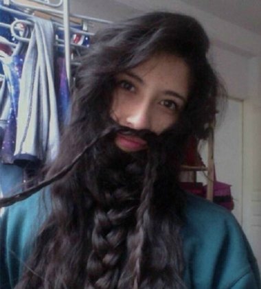 ����Ů������ӳ�ʥ������ ��ֺ��ӱ෢��ͼ������