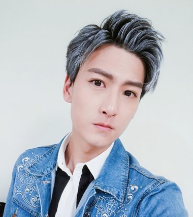 ���Ǳ���С�к��Ǳ�����˧�� �ҳ���������ɫ�Ķ�������