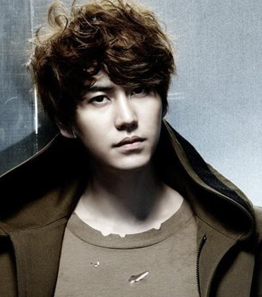 男神从来不会为形象拒绝梳刘海 男生烫发+刘海才是完整发型