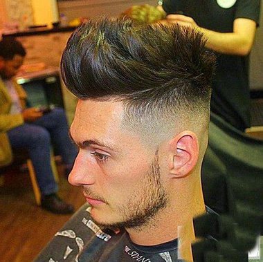 2018男生帅莫西干头登场 造型雷人发色尽显霸气