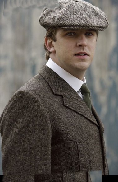 潮男戴帽子国际短发设计 宽脸适合的烫发系列造型