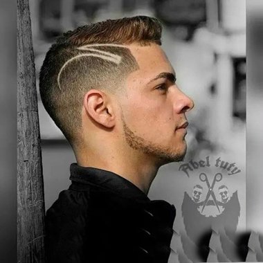 �������������ַ��ʹ��� 20��С���Ӷ̷�Ⱦ˧��ɫ