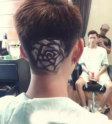 �������������ַ��ʹ��� 20��С���Ӷ̷�Ⱦ˧��ɫ